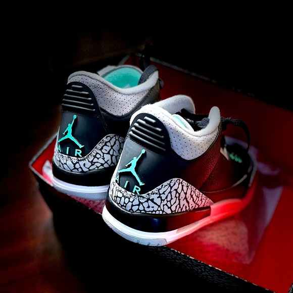 NIB Big Kids Air Jordan 3 Retro "Green Glow" sz 6 - Picture 2 of 5